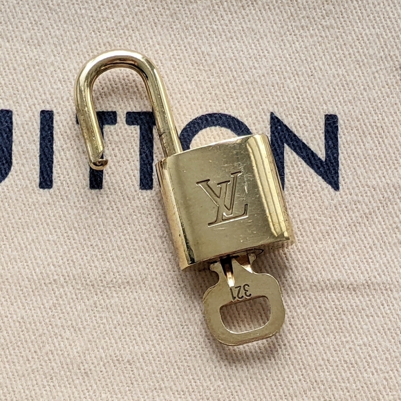 Louis Vuitton Lock and Key #321 - Picture 2 of 2